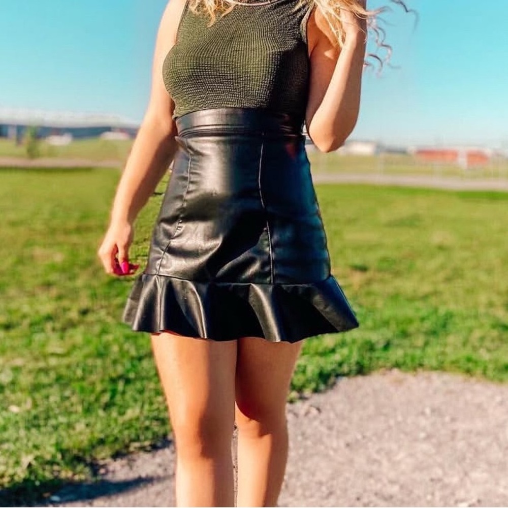H&M Black Mini Skirt